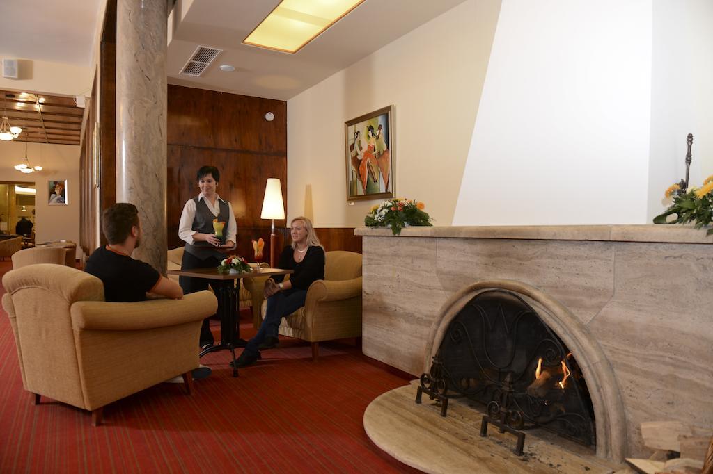Hunguest Grandhotel Galya Гальятето Экстерьер фото
